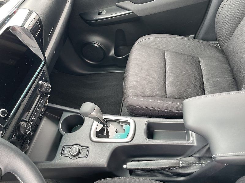 Toyota Hilux 2.8D 6AT Active - fotka 18 z 29