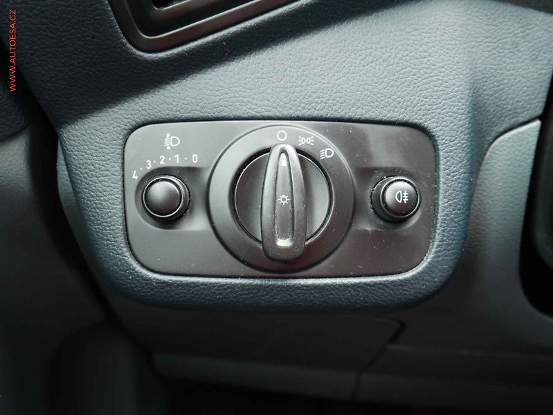 Ford C-MAX (2012) 1.6i, AC, tažné - fotka 18 z 18