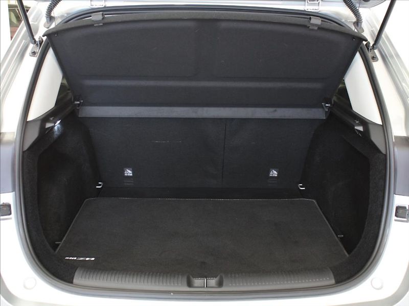 MG ZS 1,5 i 85kW Elegance 9785km. ČR - fotka 24 z 26