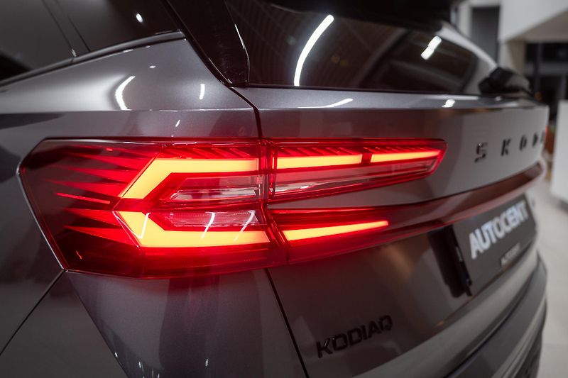 Škoda Kodiaq (2025) SPORTLINE 142 KW 4X4 1CZ - fotka 12 z 53