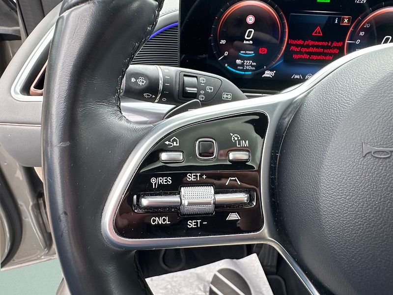 Mercedes-Benz EQC 400 4MATIC - fotka 20 z 24