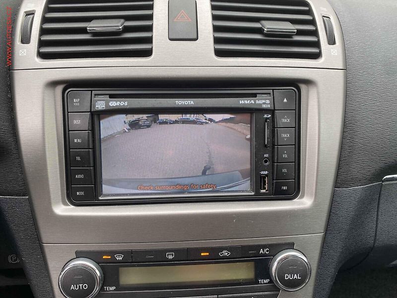 Toyota Avensis (2010) 1.8i, AC, TZ, navi - fotka 16 z 17