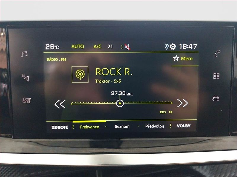Peugeot 2008 (2020) GT Line 1.2 PureTech - fotka 13 z 17