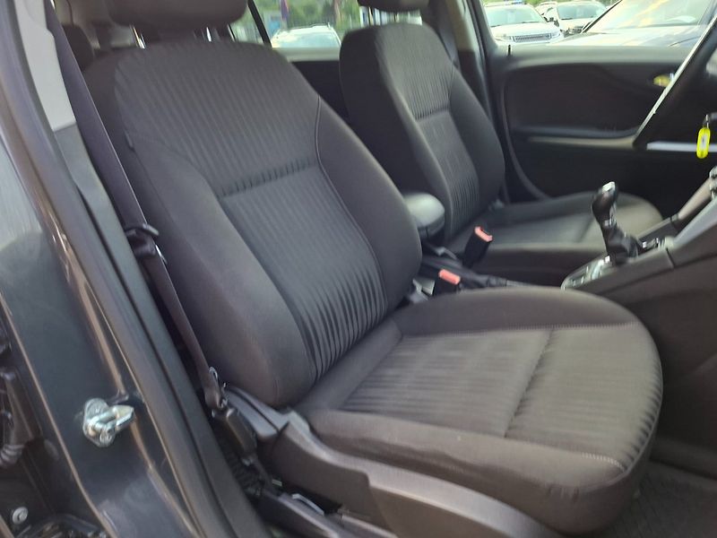Opel Zafira (2013) TOURER 2.0CDTI 96kW -7.MÍST - fotka 22 z 41