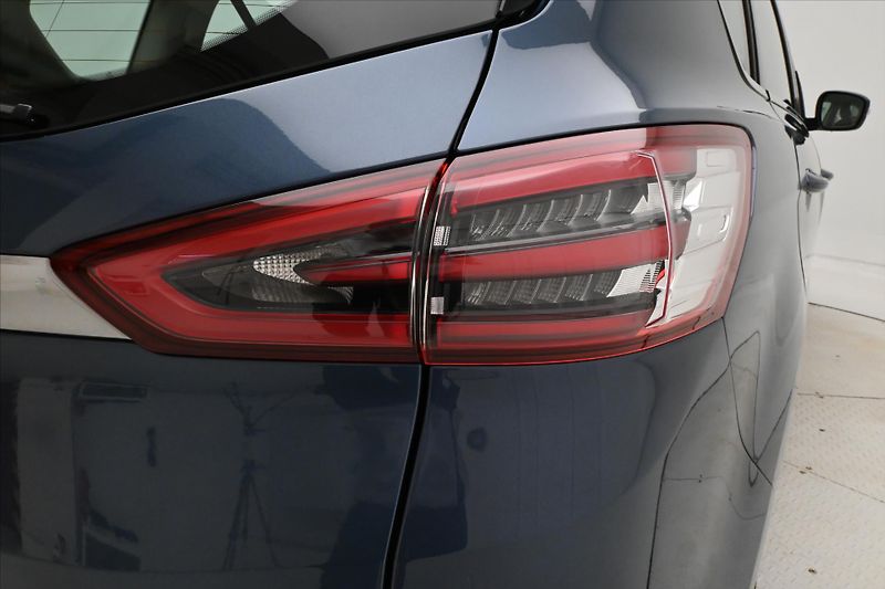 Ford S-MAX 2,0 EcoBLUE 140 kW AT8 7MÍST Z - fotka 31 z 32