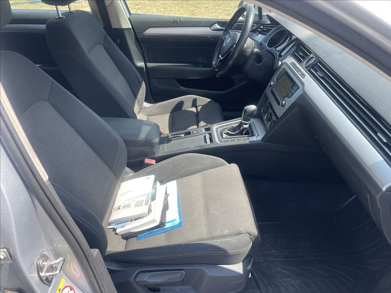 Volkswagen Passat 2,0 TDi 110kw Radar DSG GPS Hi - fotka 15 z 43