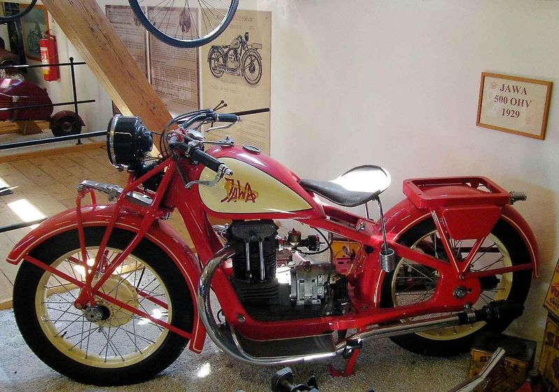 Motocykl Jawa 500 OHV byl prvním strojem vyrobeným pod značkou Jawa. Produkce probíhala od roku 1929 do roku 1933.