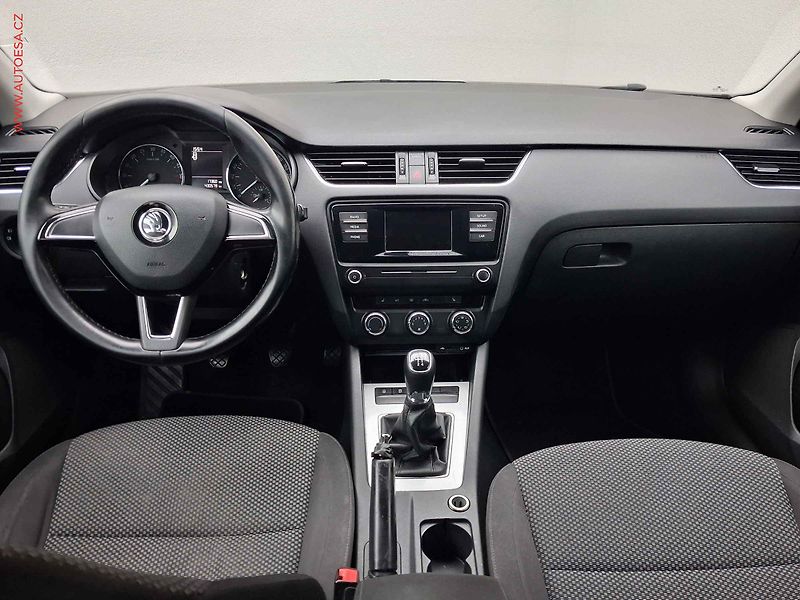 Škoda Octavia (2016) 1.6TDi, ČR, AC, výhřev sed - fotka 8 z 14