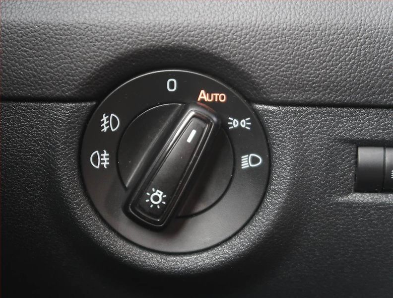 Škoda Octavia (2014) Elegance 2.0 TDI, Tempomat - fotka 14 z 16