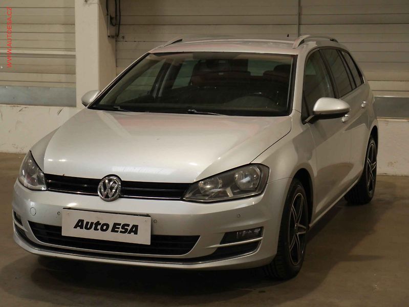 Volkswagen Golf (2015) 1.6TDI, ČR, navi, autoAC - fotka 3 z 19
