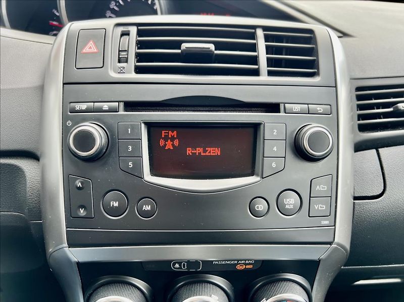 Toyota Verso 1,6 D-4D KLIMA - fotka 27 z 36