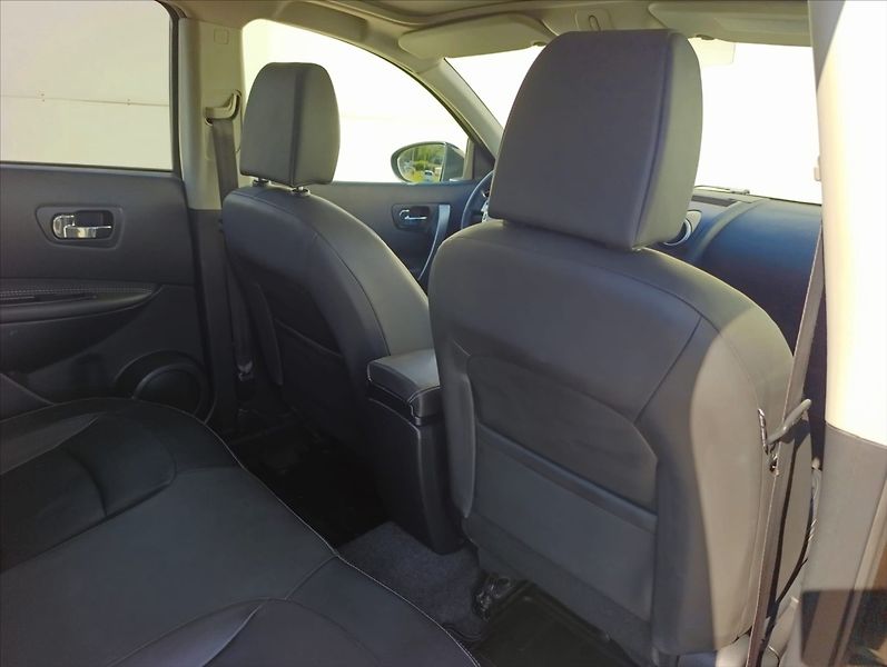 Nissan Qashqai 2,0 DCi 4x4 kamera tažné 1m ČR - fotka 24 z 39
