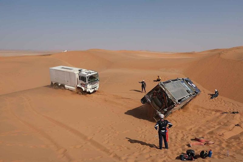 Účastníci Rallye Dakar zdolávají obrovské duny