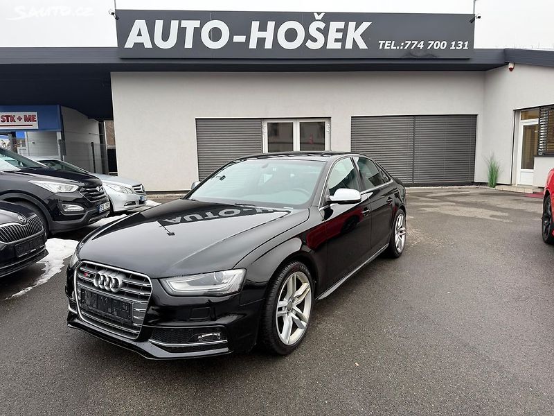 Audi S4 Manual QUATTRO - fotka 1 z 15