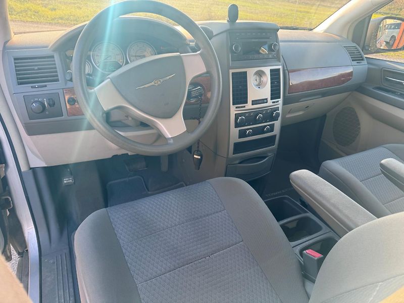 Chrysler Town & Country (2009) 3,3 V6 RT 2009 - fotka 13 z 19