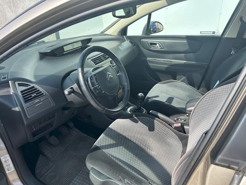 Citroën C4 (2009) 1.4i 16V 65kW - fotka 13 z 21