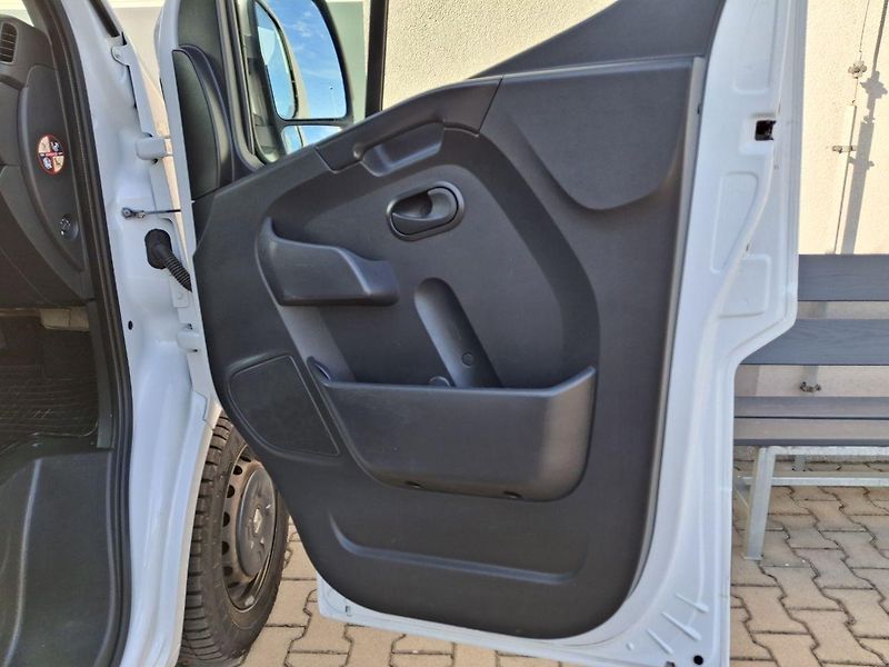 Renault Master (2019) 2.3 DCI, 7 míst,  ZÁRUKA - fotka 19 z 31