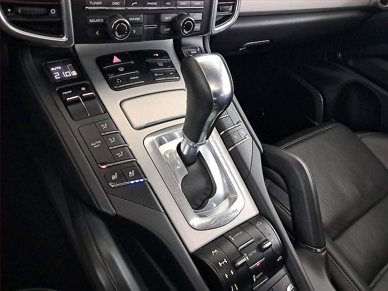 Porsche Cayenne (2010) Turbo - fotka 13 z 23