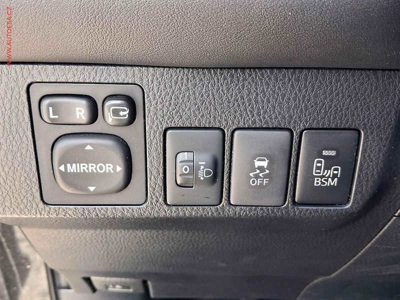 Toyota RAV4 (2014) 2.0 D-4D 4x4, AC, kůže - fotka 13 z 25