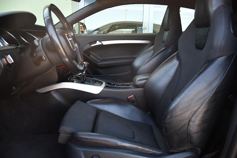 Audi S5 4.2FSI V8 MANUÁL QUATTRO - fotka 9 z 29