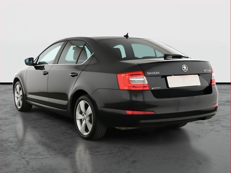 Škoda Octavia (2014) 1.8 TSI, Bi-Xenony, Tempomat - fotka 4 z 17