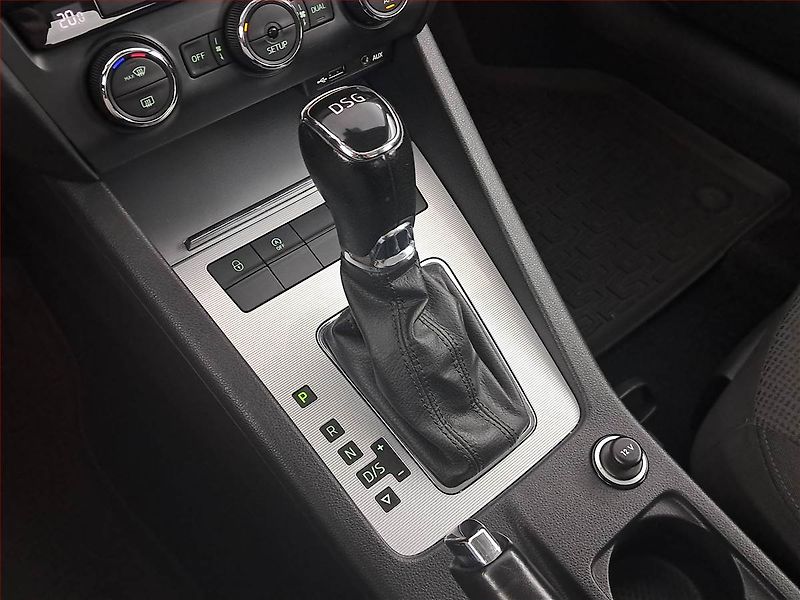 Škoda Octavia (2013) 2.0 TDI, Automat, Xenony - fotka 13 z 19