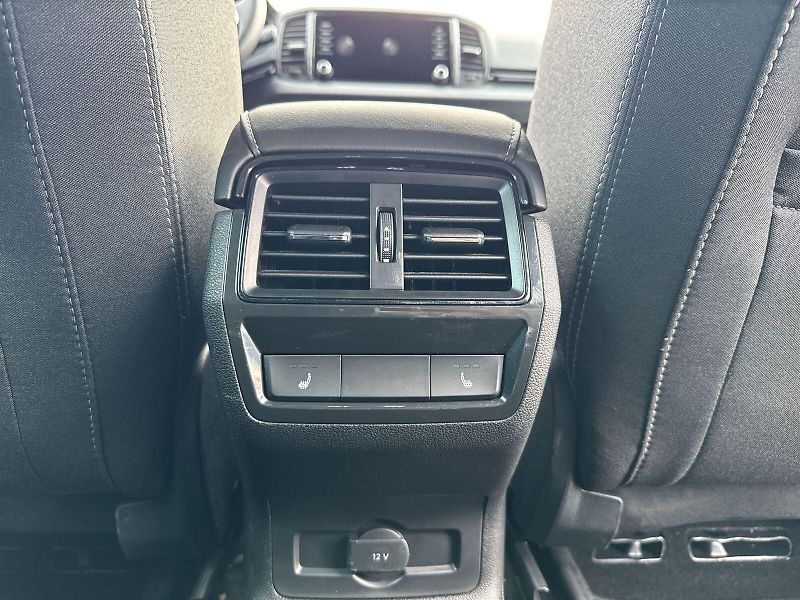 Škoda Karoq (2025) 2.0 TDI 4x4 DSG Sportline - fotka 27 z 36