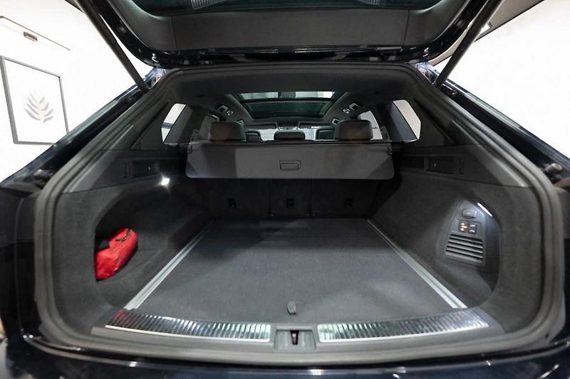 Volkswagen Touareg R-Line 3.0 TDI 210 kW - fotka 40 z 50