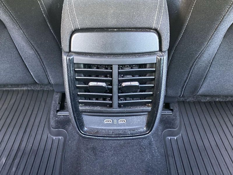 Škoda Kamiq (2020) 1.0 TSI Style - fotka 26 z 33