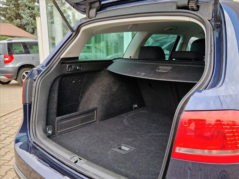 Volkswagen Passat 2,0 TDi 103kW KAMERA NAVI +ZIM - fotka 11 z 34