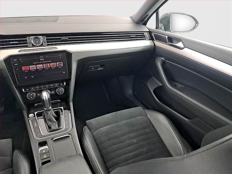 Volkswagen Passat (2018) 2.0 TDI, Automat, Serv.kniha - fotka 8 z 19