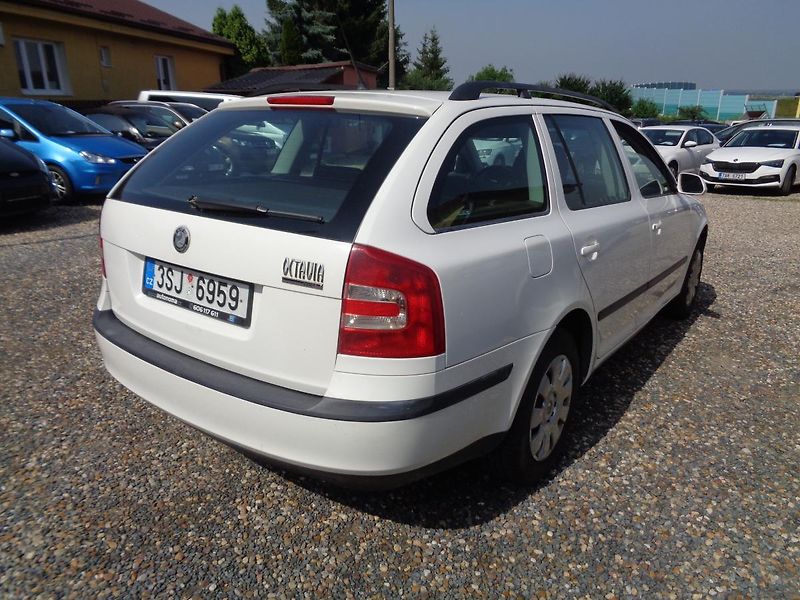 Škoda Octavia 1,6 MPI - fotka 5 z 15