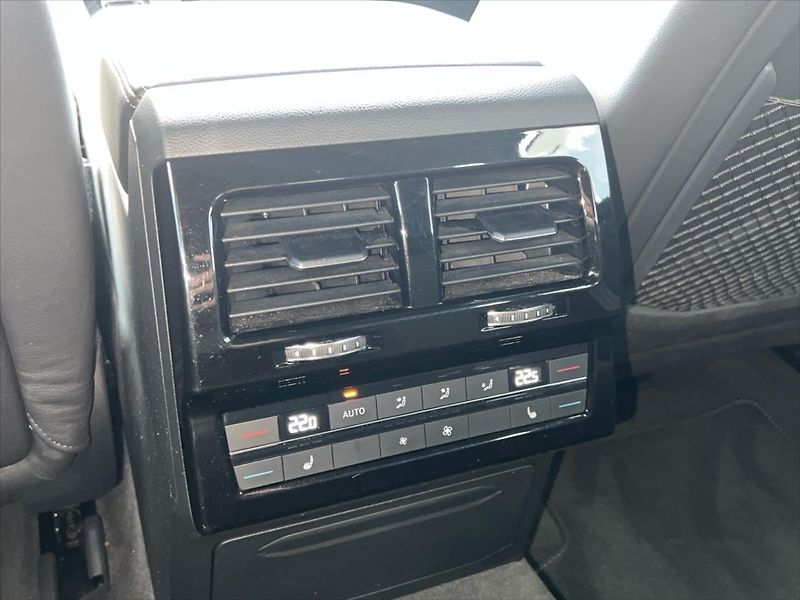 Volkswagen Touareg 3,0 TDi V6 210 kW 8AT 4x4 R-LI - fotka 21 z 31