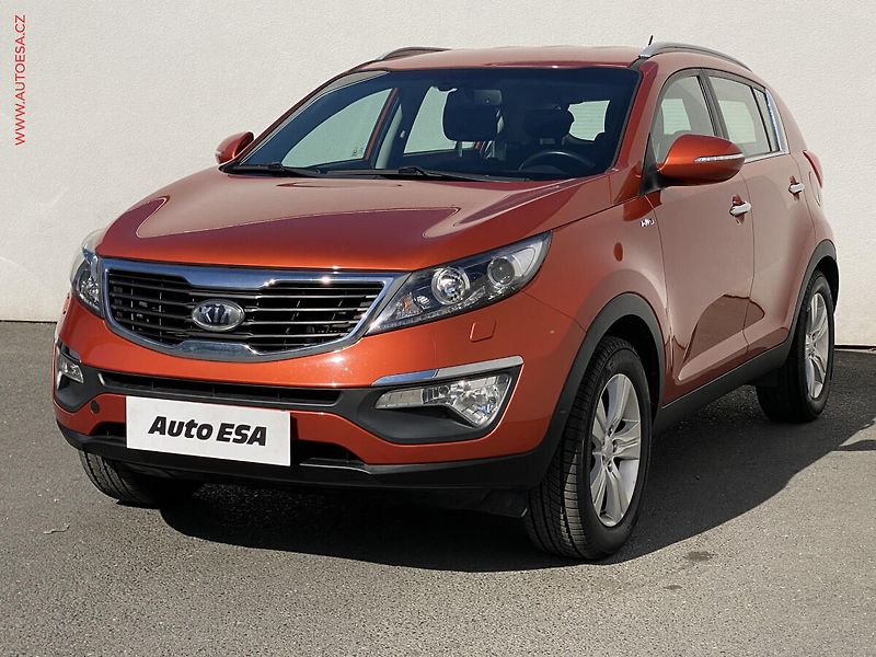 Kia Sportage (2010) 2.0CRDi AWD, Xenon, park - fotka 3 z 16