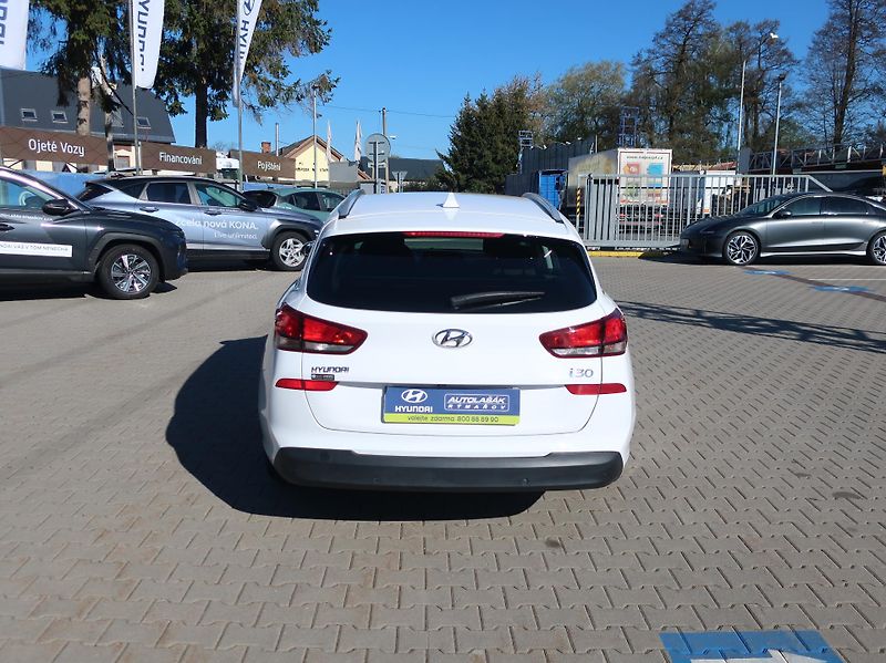 Hyundai i30 1.6CRDi 85kW STYLE NAVI ALU - fotka 6 z 31