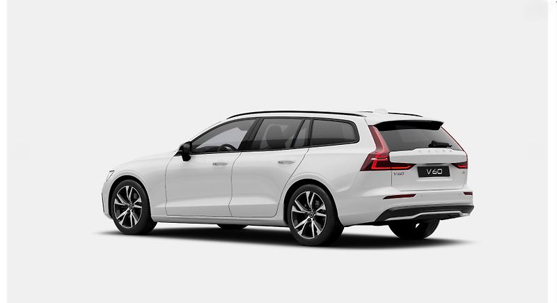 Volvo V60 (2026) B4 PLUS DARK - fotka 2 z 13