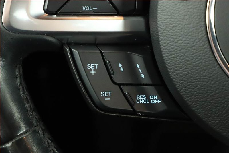 Ford Mustang (2018) GT V8 5.0 - fotka 18 z 20