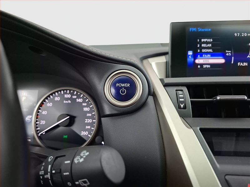 Lexus NX 300h (2015) 300h - fotka 15 z 18