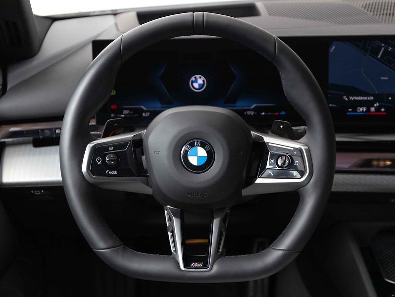 BMW Řada 5 540d xDrive Touring - fotka 12 z 22