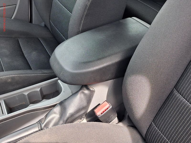 Ford Focus (2008) 1.6i, Klima - fotka 15 z 16