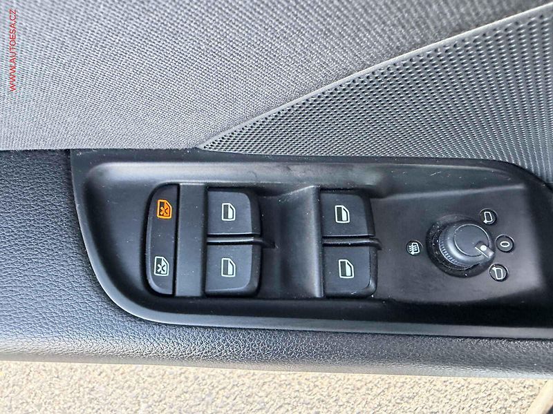 Audi A3 (2015) 1.6 TDi, ČR, AT, bixen, AC - fotka 11 z 14