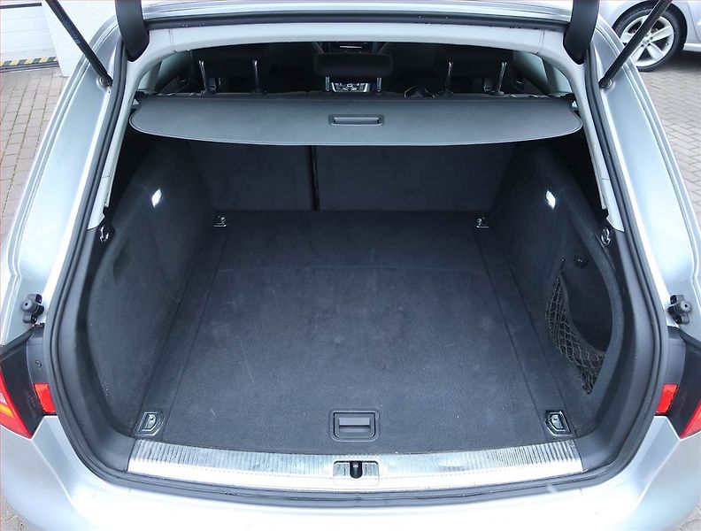 Audi A4 (2012) Ambition 1.8 TFSI, Serv.kniha - fotka 13 z 17
