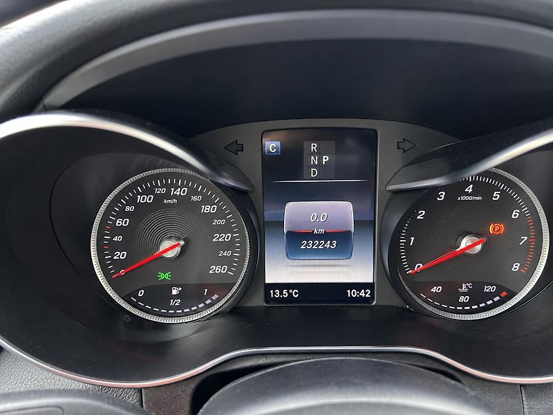 Mercedes-Benz GLC (2018) - fotka 16 z 20