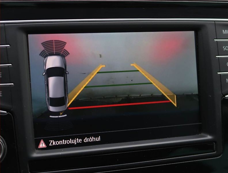 Volkswagen Passat (2016) Highline 2.0 TDI, Automat - fotka 20 z 21