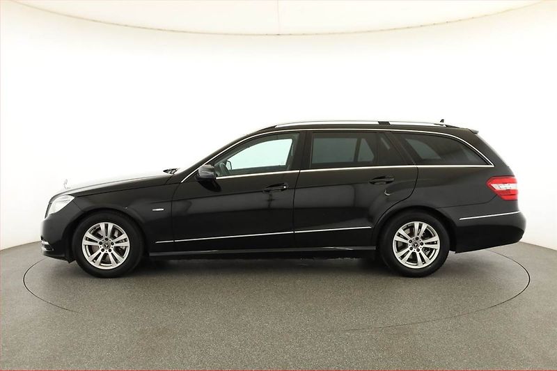 Mercedes-Benz Třídy E (2011) Avantgarde E 250 CDI, Automat - fotka 3 z 18
