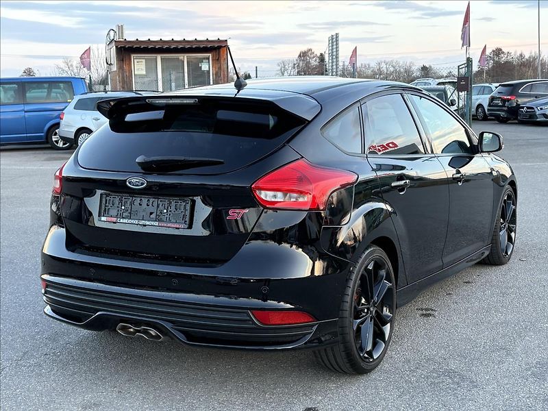 Ford Focus 2,0 TDCi ST 136kW Xen,Šíbr,Nav - fotka 2 z 46