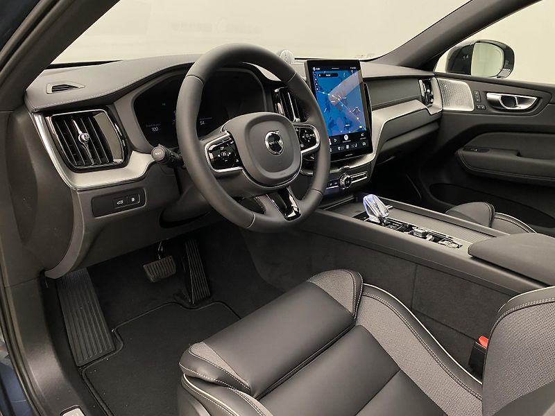 Volvo XC60 T8 AWD RECHARGE BLACK EDITION - fotka 4 z 61