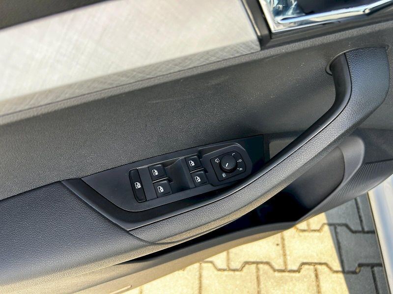 Škoda Karoq (2024) 2.0 TDI 85kW MP6 Selection - fotka 23 z 35