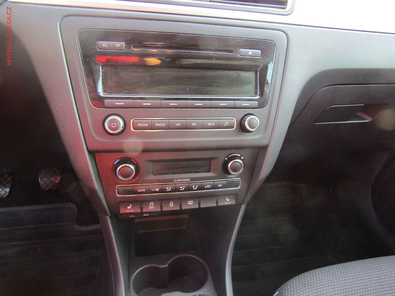 Škoda Rapid (2014) 1.6TDi, autoAC - fotka 14 z 18