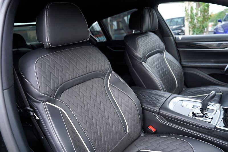 BMW Řada 7 740d xDrive/Laser/M paket/20/Č - fotka 28 z 50